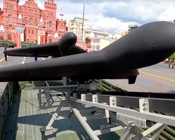 روسيا تستعرض طائرة بدون طيار إيرانية في احتفالات "يوم النصر"