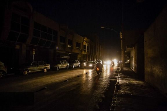 خبرگزاری فارس: بهعلت ناتوانی در تامین سوخت نیروگاهها، برق مناطقی از تهران رفت