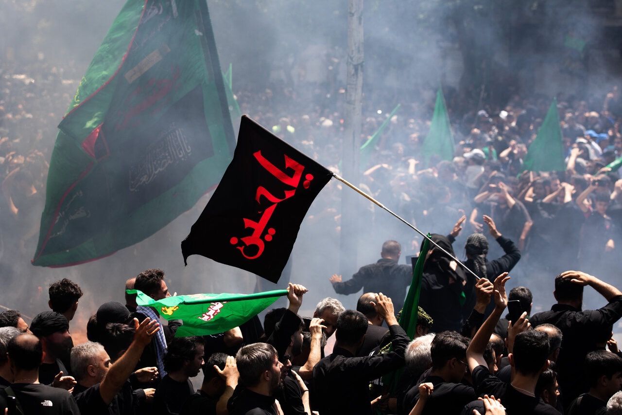 Rival visions of Iran take to the streets during Ashura