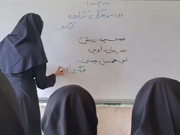 تحصن معلمان در روزهای یکشنبه و دوشنبه؛ بیانیه کانون نویسندگان درباره «فاجعه» قتل کودکان