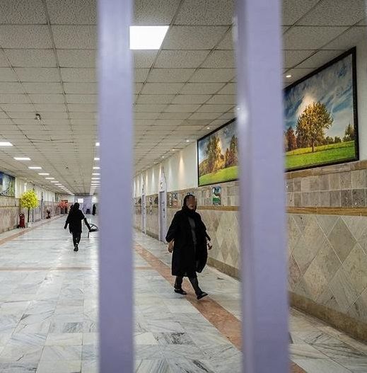 بعد إخلائه من السجينات السياسيات.. دبلوماسيون من 28 دولة يزورون سجن "قرتشك" الإيراني