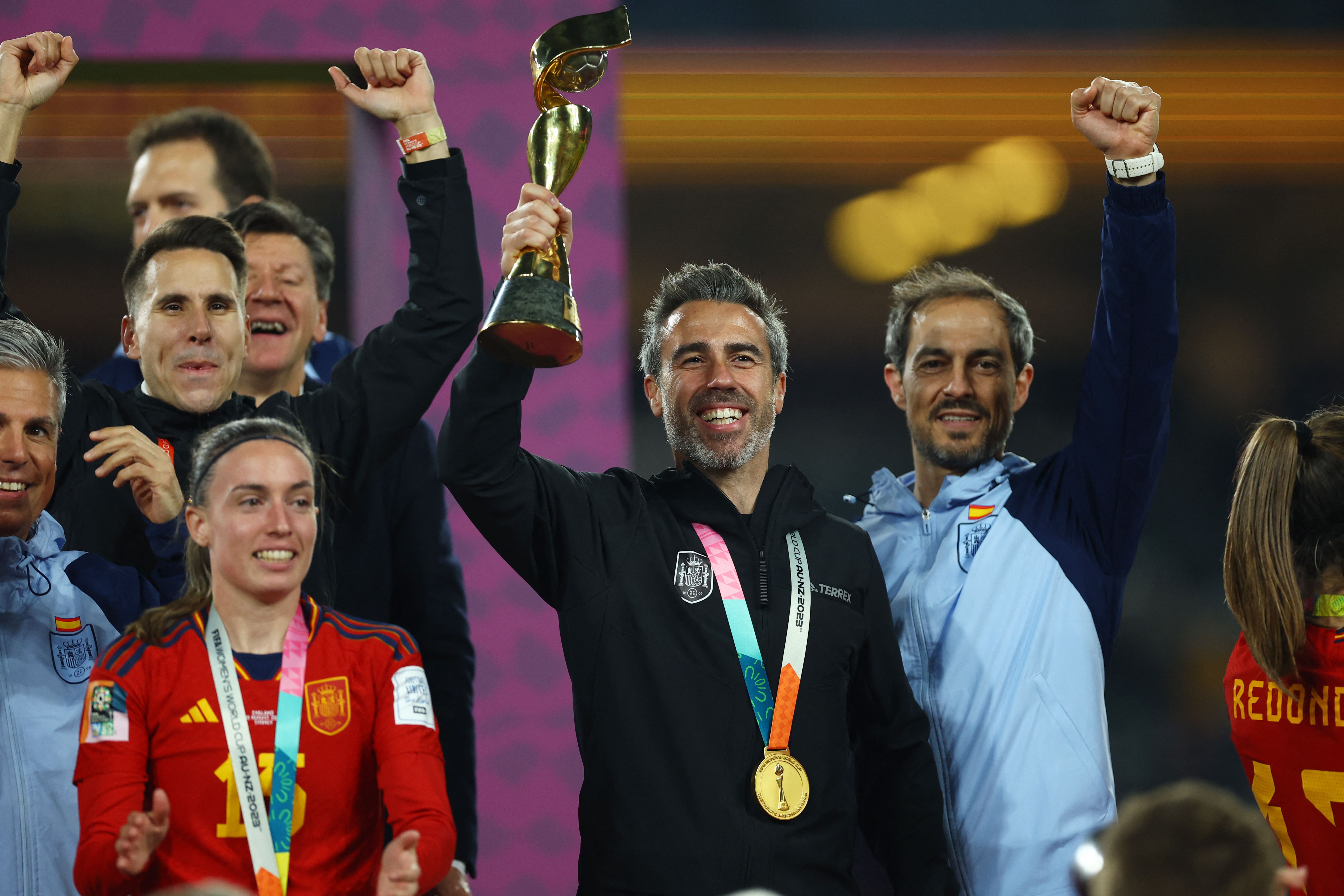 بوسه جنجالی در فینال جام‌جهانی؛ سرمربی تیم ملی زنان اسپانیا اخراج شد