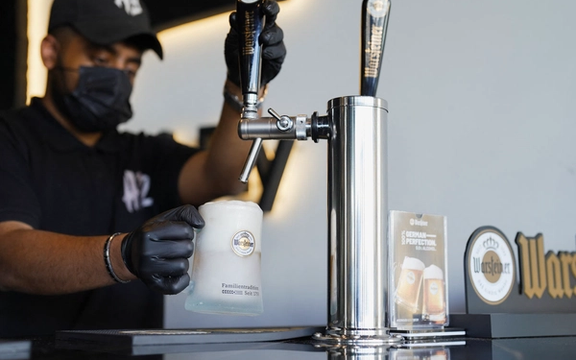 عربستان سعودی ۳ فروشگاه جدید مشروبات الکلی برای غیرمسلمانها افتتاح میکند