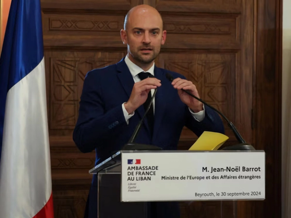 وزير الخارجية الفرنسي يطالب إيران بالإفراج عن مواطنين فرنسيين في سجونها