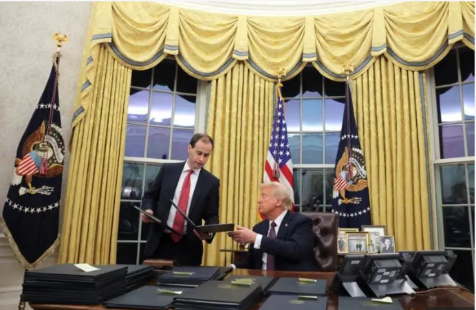 ترامپ؛ ده‌ها فرمان اجرایی از محیط‌زیست تا مهاجرت و ممنوعیت کار از خانه کارمندان فدرال 