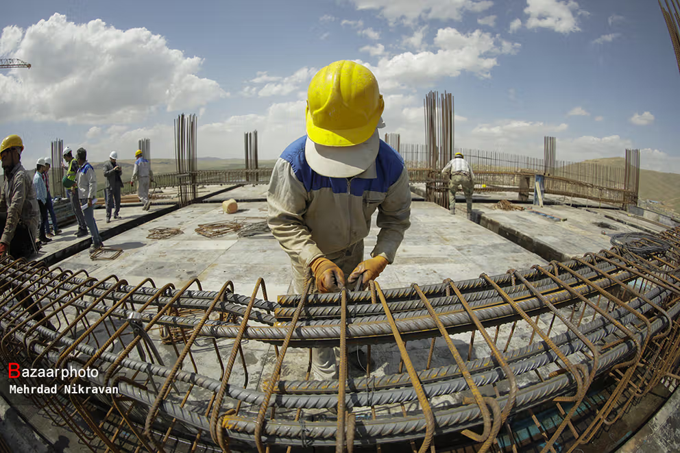 Iran’s 45% minimum wage increase faces criticism over inflation gap