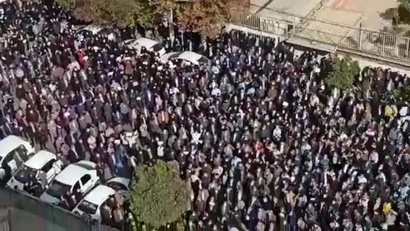 در واکنش به فراخوان تجمع سراسری فرهنگیان:دادستانی شیراز با ارسال پیامک معلمان را تهدید کرد