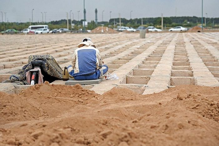 مردم به دلیل قیمت‌ میلیاردی قبر در مشهد، اموات خود را در روستاها دفن می‌کنند