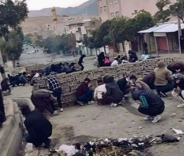 رابطة الكتاب الإيرانيين: قمع سكان المدن الكردية يذكرنا بهجمات الحرب على العزل