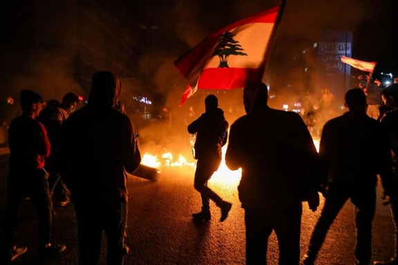 تداوم اعتراضات و سقوط پول ملی در لبنان؛ سرپرست نخستوزیری: لبنان به سرعت به سوی بینظمی پیش میرود