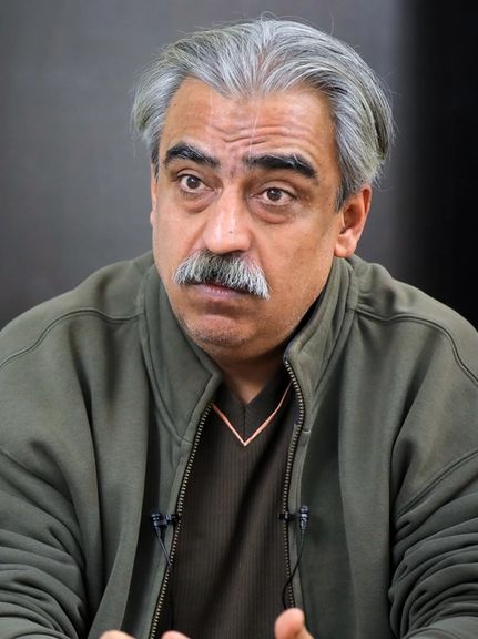 استاد حامی حکومت: سرو مشروب برای استحاله امنیت ملی است