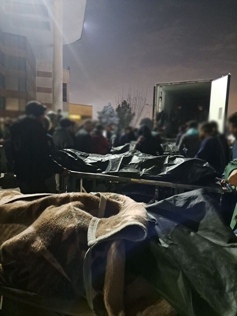 پیام مخاطب از مشهد: پیکر کشته‌شدگان در سوله‌های چناران روی هم تلنبار شده بودند