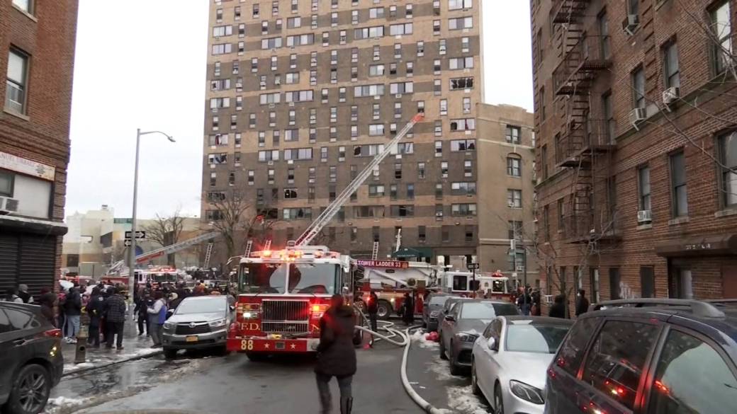 ۱۹ نفر از جمله ۹ کودک در آتش‌سوزی یک مجتمع مسکونی در نیویورک جان باختند