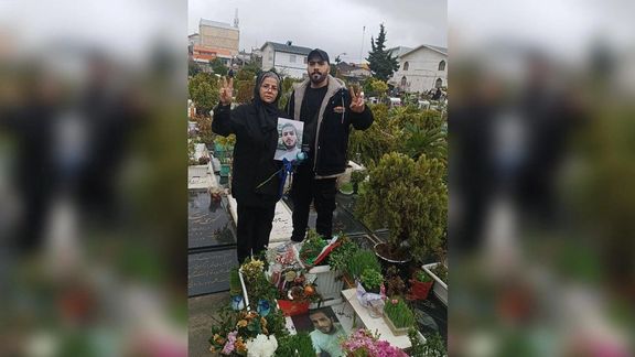 والدة أحد ضحايا الاحتجاجات الإيرانية: ابني ضحّى بحياته دفاعًا عن وطنه وأبناء شعبه