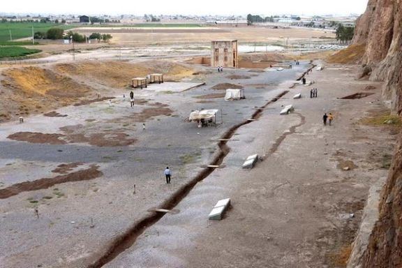 مدیر پایگاه جهانی تخت جمشید: فرونشست زمین در نقش رستم شکاف ایجاد کرده است