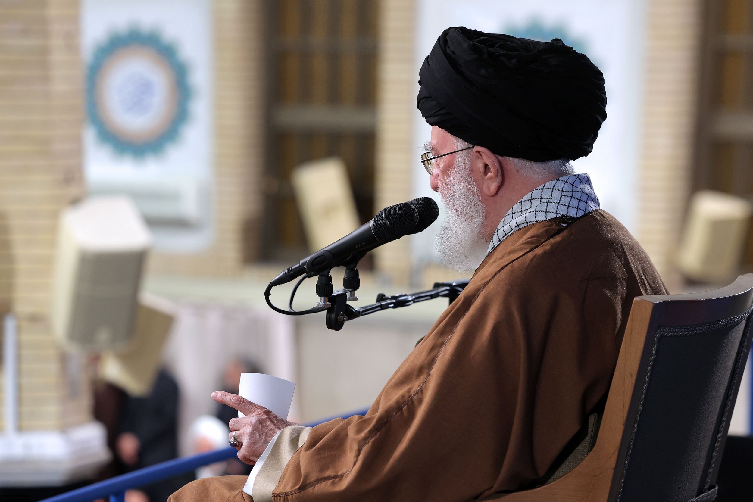 Responding to Trump letter, Iran says open to mediation