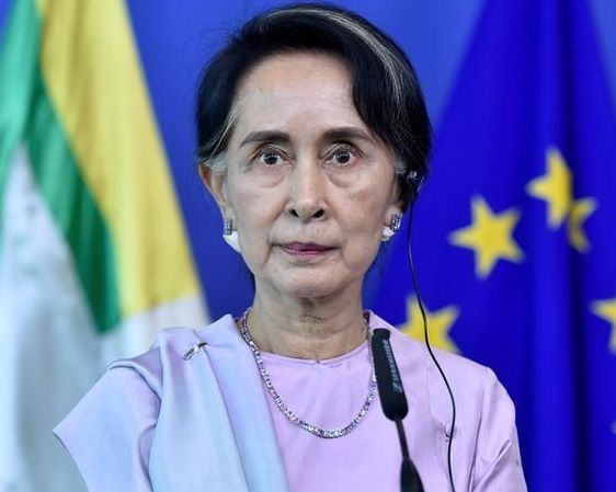 آنگ سان سوچی، رهبر برکنارشده میانمار، به چهار سال زندان محکوم شد