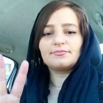 مسئولان زندان کچویی کرج از درمان معصومه صنوبری، زندانی سیاسی مصدوم، جلوگیری میکنند