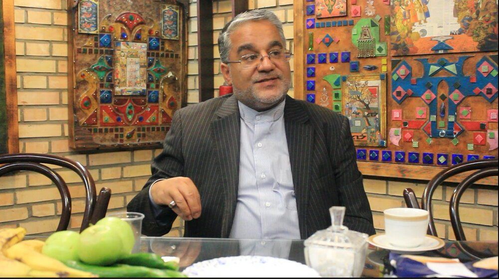 Tehran Should Change Its Posture, Government Analyst Suggests