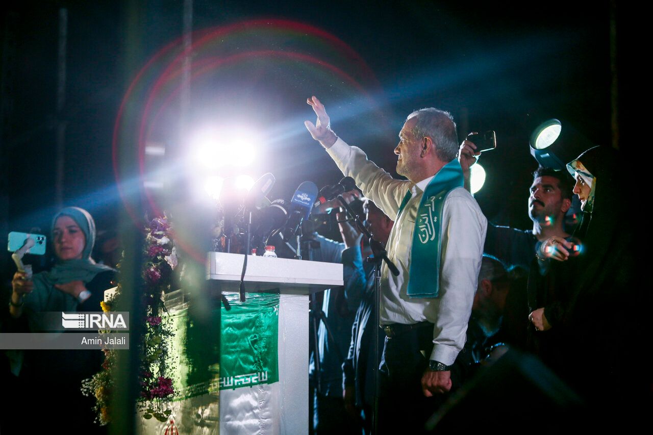 Iran's 'reformists' bet on a candidate under Khamenei's watchful eye