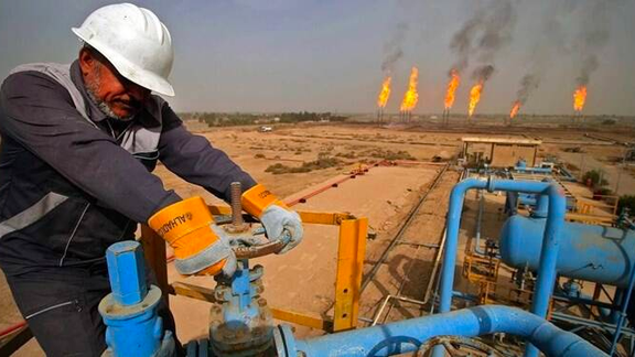 مقام صادرکننده فرآوردههای نفتی: ایران برق و گاز به عراق میدهد و به جایش نفت میگیرد