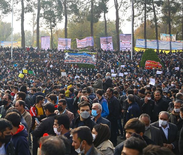 احتجاجات المياه.. صيحات الرفض في تجمعات وسط إيران عند سماع اسم خامنئي