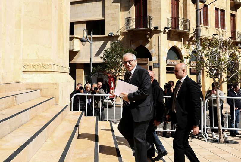 نخست‌وزیر لبنان خواستار افزایش فشار بین‌المللی برای خروج اسرائیل از جنوب این کشور شد