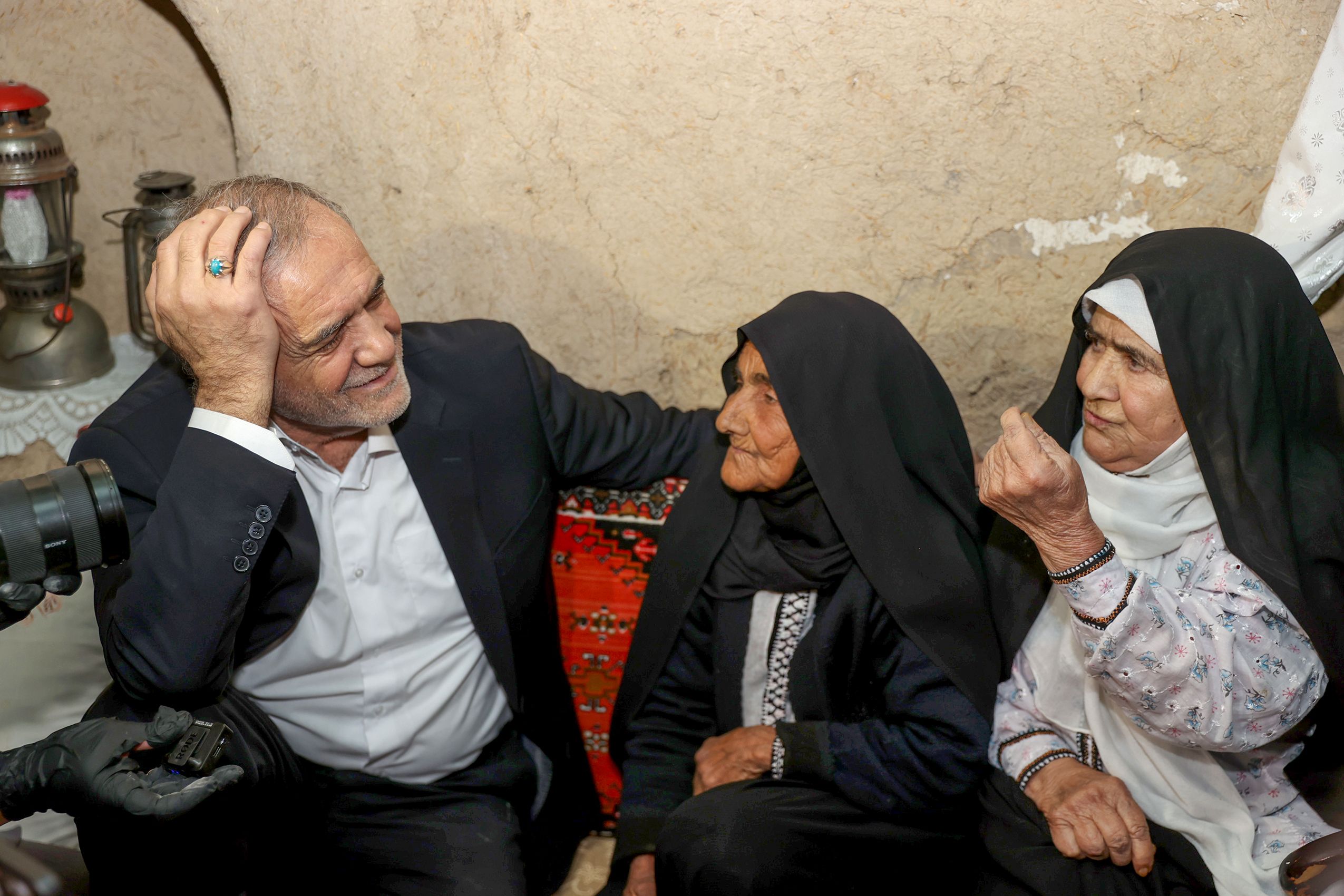 Iranian President Masoud Pezeshkian during a visit to a village in the southeastern Sistan-Baluchestan province (January 2024)