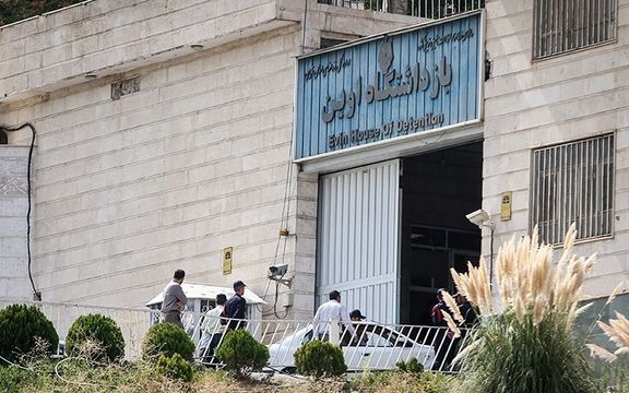 سه زن زندانی سیاسی محبوس در اوین بدون داشتن وکیل به ۵ تا ۱۰ سال حبس محکوم شدند