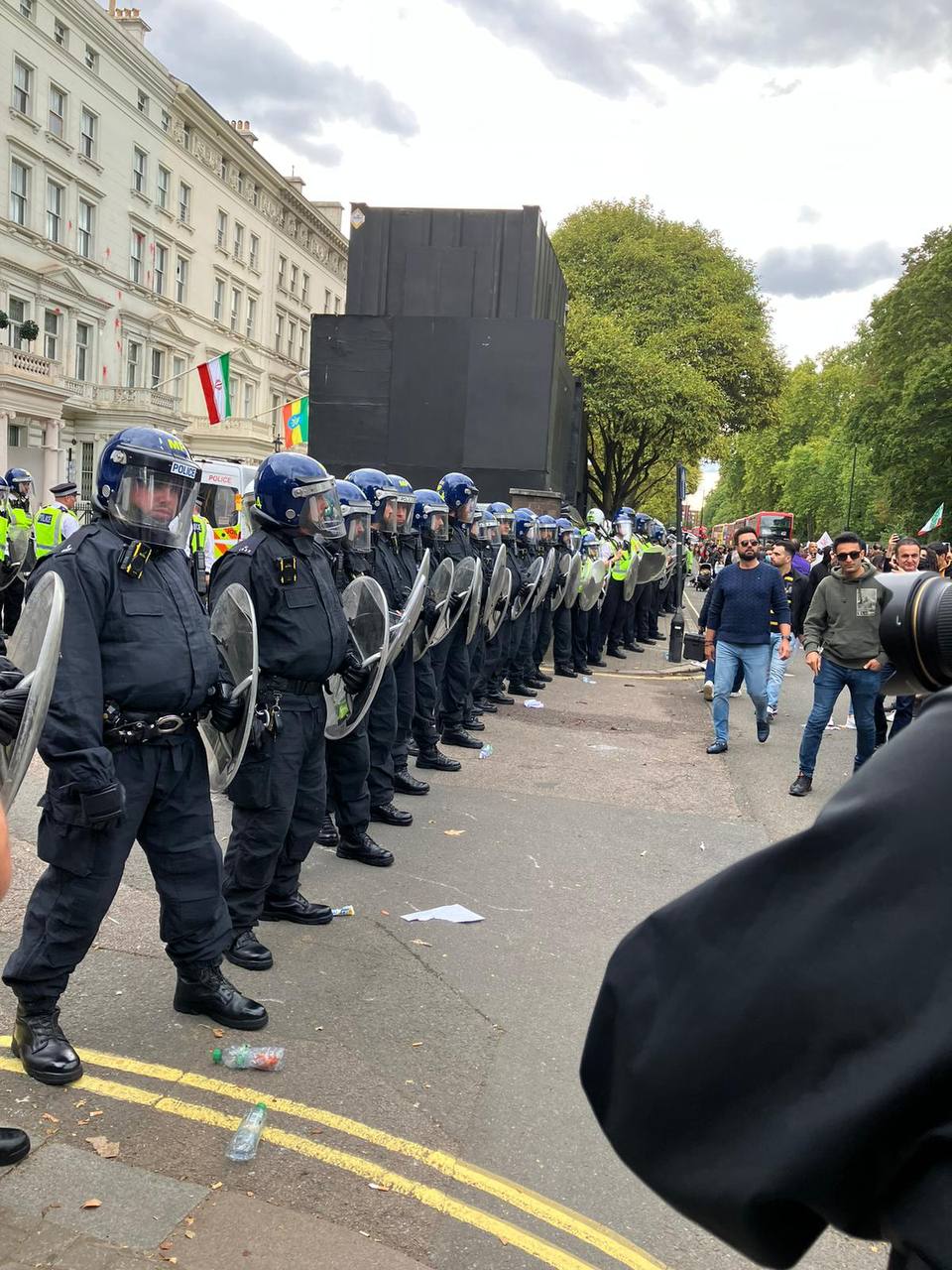 الإيرانيون ينتفضون في العواصم العالمية لدعم الاحتجاجات.. ومحاولة لدخول السفارة في أوسلو