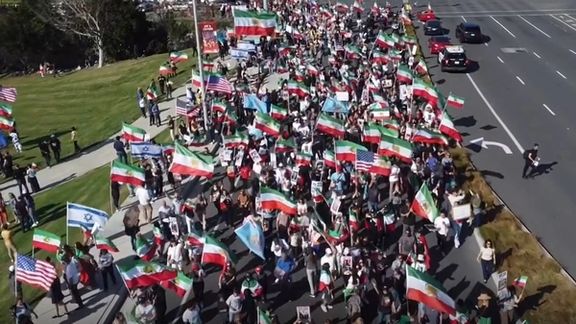 ایرانیان در کشورهای مختلف در حمایت از انقلاب ملی در ایران به خیابانها آمدند