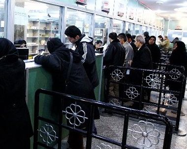 گزارش روزنامه اعتماد از داروخانههای تهران: مردم به دلیل هزینهها دارو را قسطی میخرند