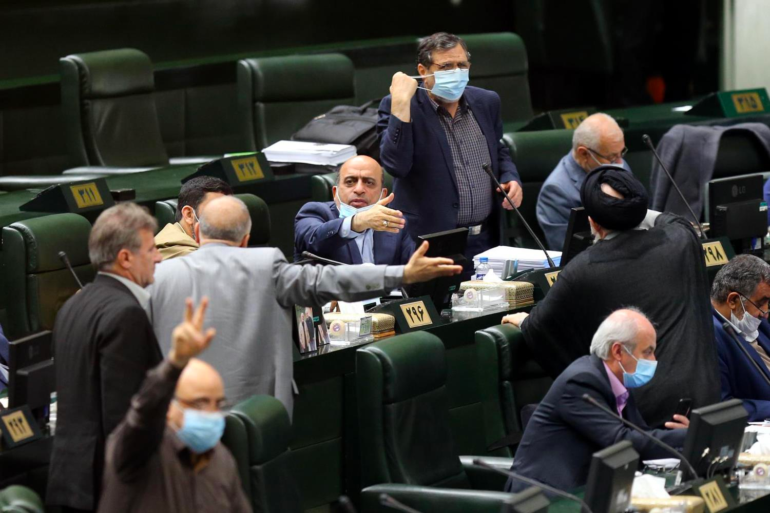 بیانیه ۱۶۰ نماینده: نباید نیاز آمریکا به نفت بدون دادن تضمین به ایران تامین شود