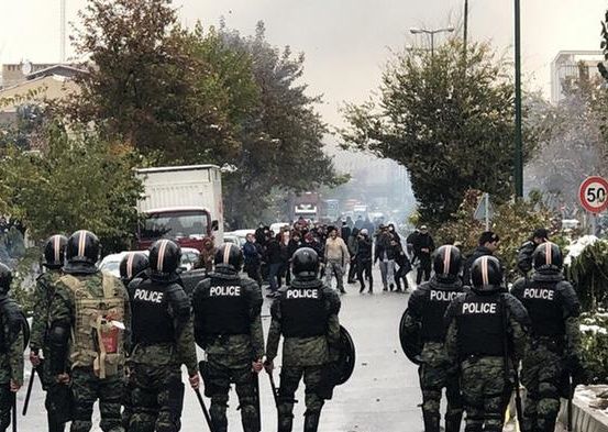 گزارش عفو بین‌الملل از وضع حقوق بشر ایران در سال گذشته: هزاران بازداشت، ادامه سرکوب‌ها