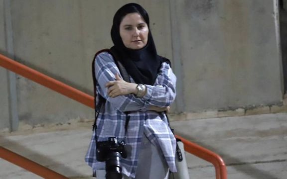 زنان به استادیومهای مردان راه پیدا کردند، اما اجازه عکاسی ندارند!