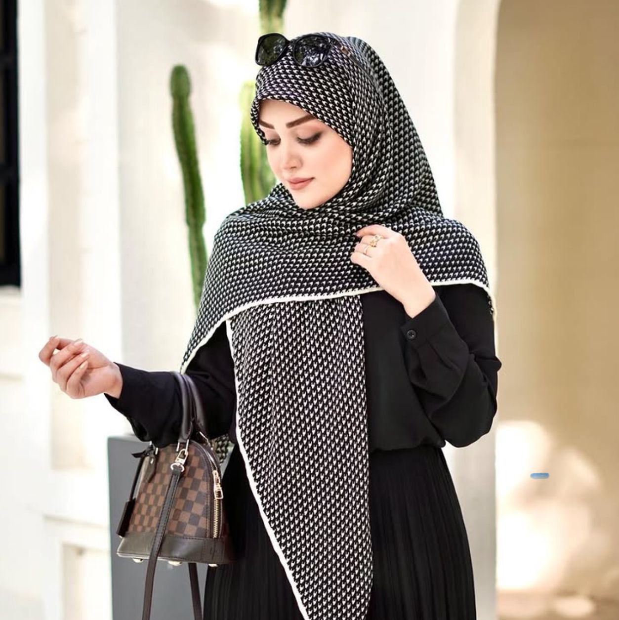 إيرانيون محافظون يهاجمون "مؤثرات الحجاب": جنود في الحرب الثقافية ضد "الزي الإسلامي"