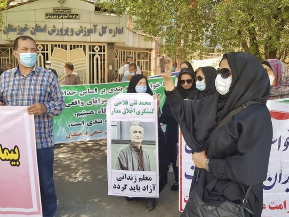 Iranian Teachers Hold Another Nationwide Protest Amid Arrests And Crackdown