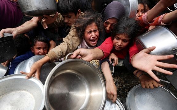 پس از سه ماه محاصره، اسرائیل اجازه ورود کمکهای «اساسی» به غزه را خواهد داد