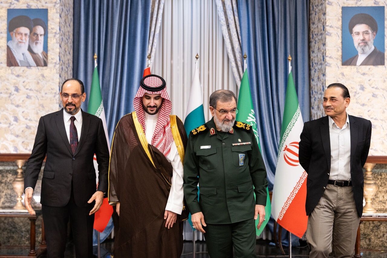 Kayhan opens fire on diplomacy, warns Iran risks losing leverage