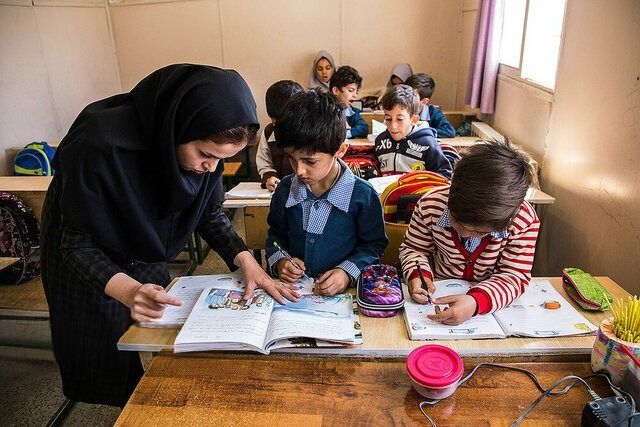 وزارت آموزش و پرورش با وجود انتشار ویدیوهای معلمان، موج استعفا را «شایعه» خواند