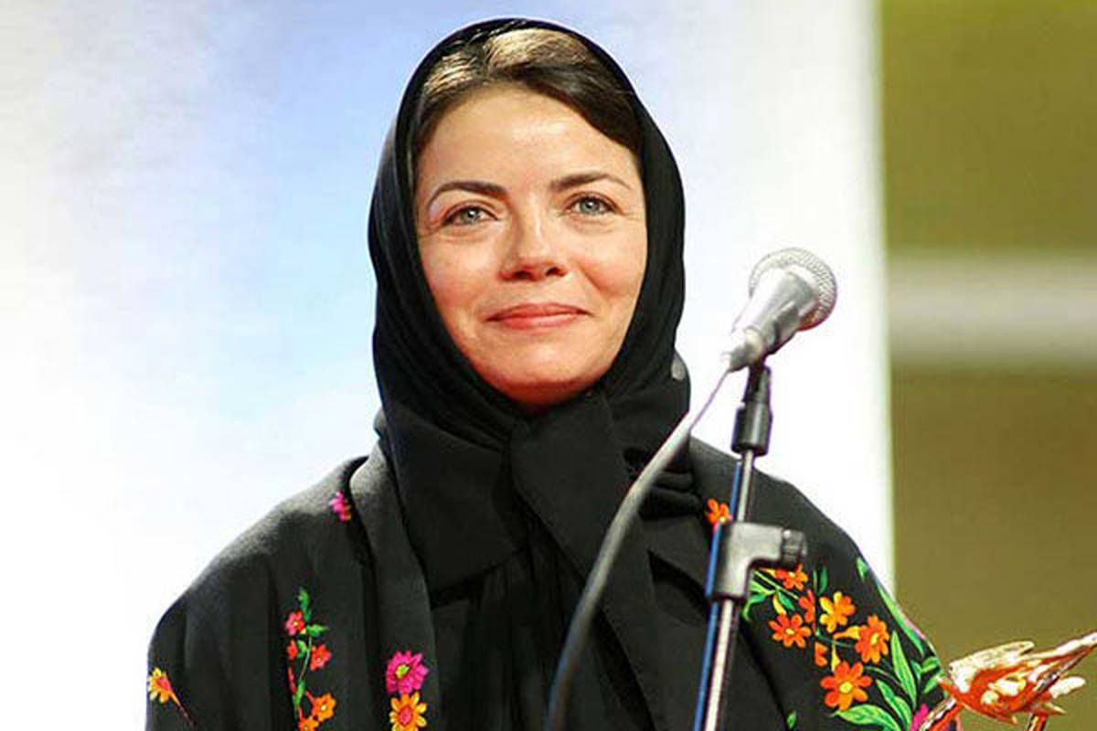 مهتاب نصیرپور، بازیگر تئاتر و سینمای ایران، شش ساعت بازجویی و به قید وثیقه آزاد شد