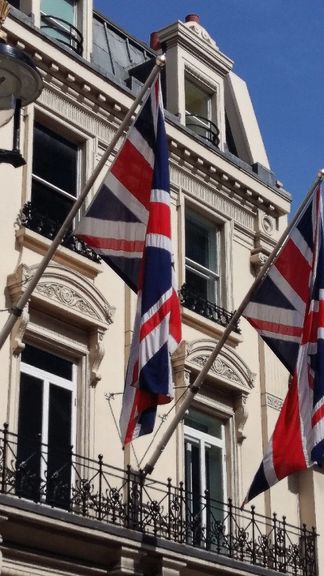 بريطانيا تفرض عقوبات على مؤسس مصرف إيراني بتهمة دعمه للحرس الثوري