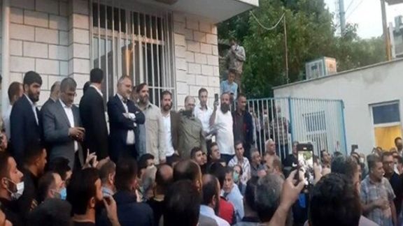 Mayor of Tehran meeting striking bus drivers on Monday