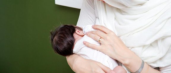 رییس مرکز جوانی جمعیت: ۵۰ درصد مادران ایرانی به نوزادشان شیر نمیدهند