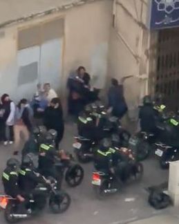 بهنوش طباطبایی، بازیگر سینما: شمایی که در خیابان زنان را میزنید، در خانه هم همین هستید؟