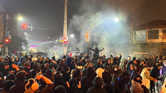 وسط مخاوف من تكرار جرائم "نوفمبر الدامي".. قطع الإنترنت في إيران يثير غضبًا ومخاوف واسعة