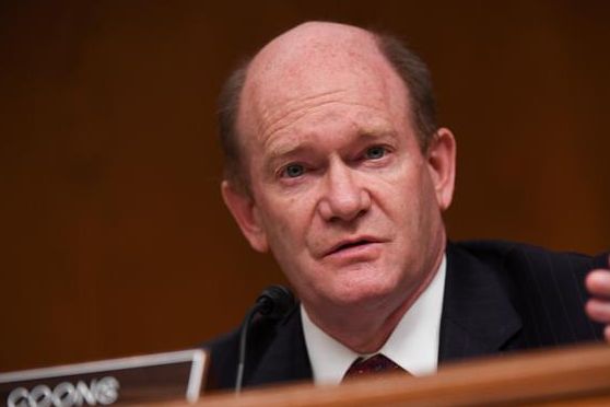 سناتور کونز به ایراناینترنشنال: ایران با بازداشت دوتابعیتیها مدام حقوق بشر را نقض میکند