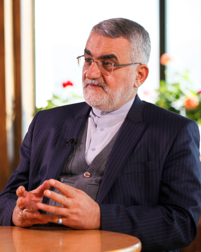 برلماني إيراني: سنستهدف القواعد الأميركية في المنطقة حال اندلاع حرب