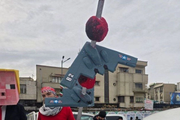 حامی جمهوری اسلامی بمبافکنهای «بی۲» آمریکا را به سیخ کشید