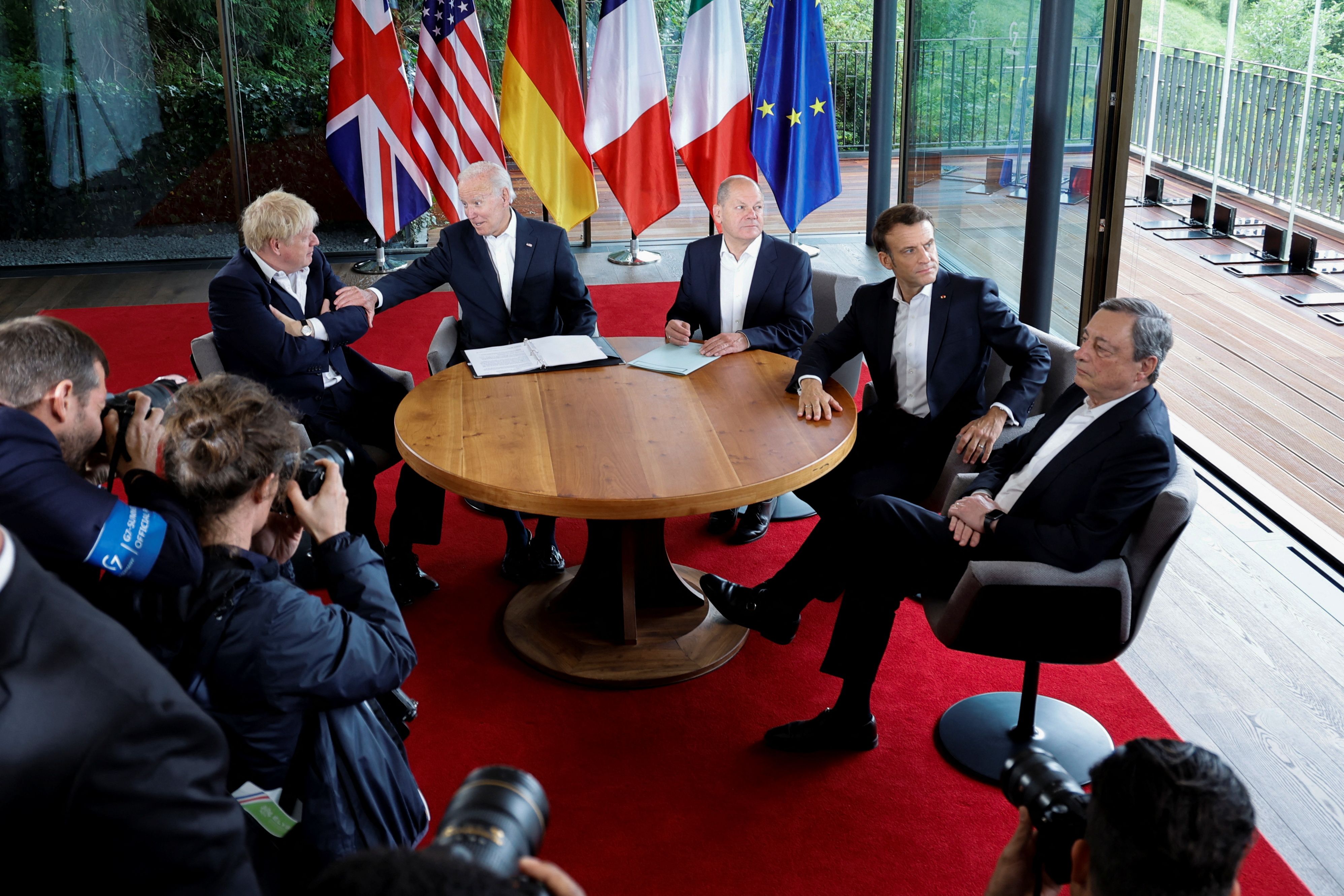 آمریکا طلای روسیه را تحریم کرد؛ موافقت گروه هفت با بررسی تعیین سقف برای قیمت نفت روسیه